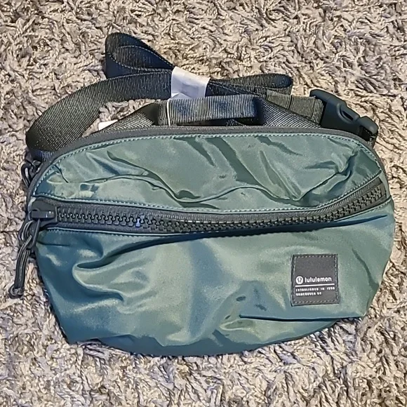 Lululemon All Day Essentials Belt Bag, 2.5L, Forrest green - Picture 2 of 10